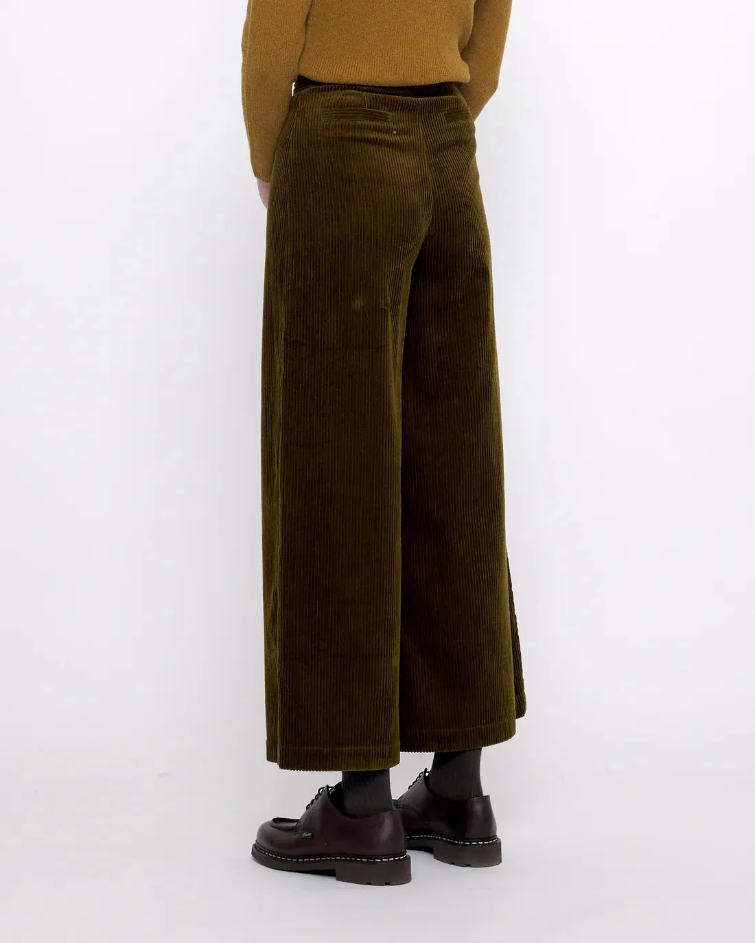 classic wide-legged trouser