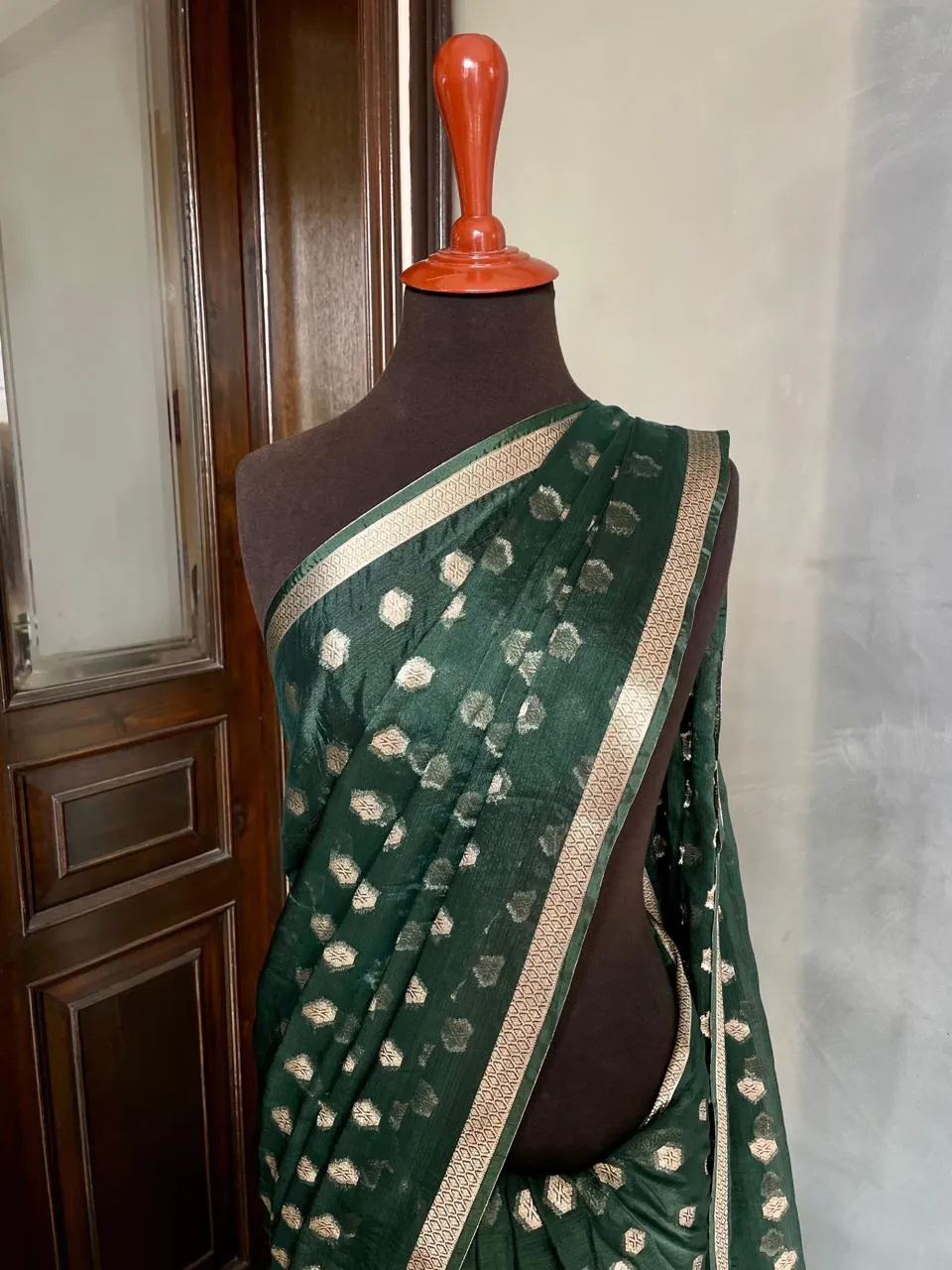 Khaddi Banarsi Chiffon: Lashkara