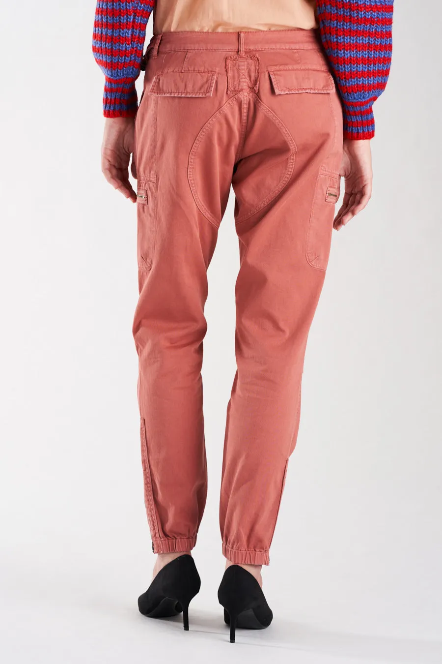 Pants with elastic hem in Rust